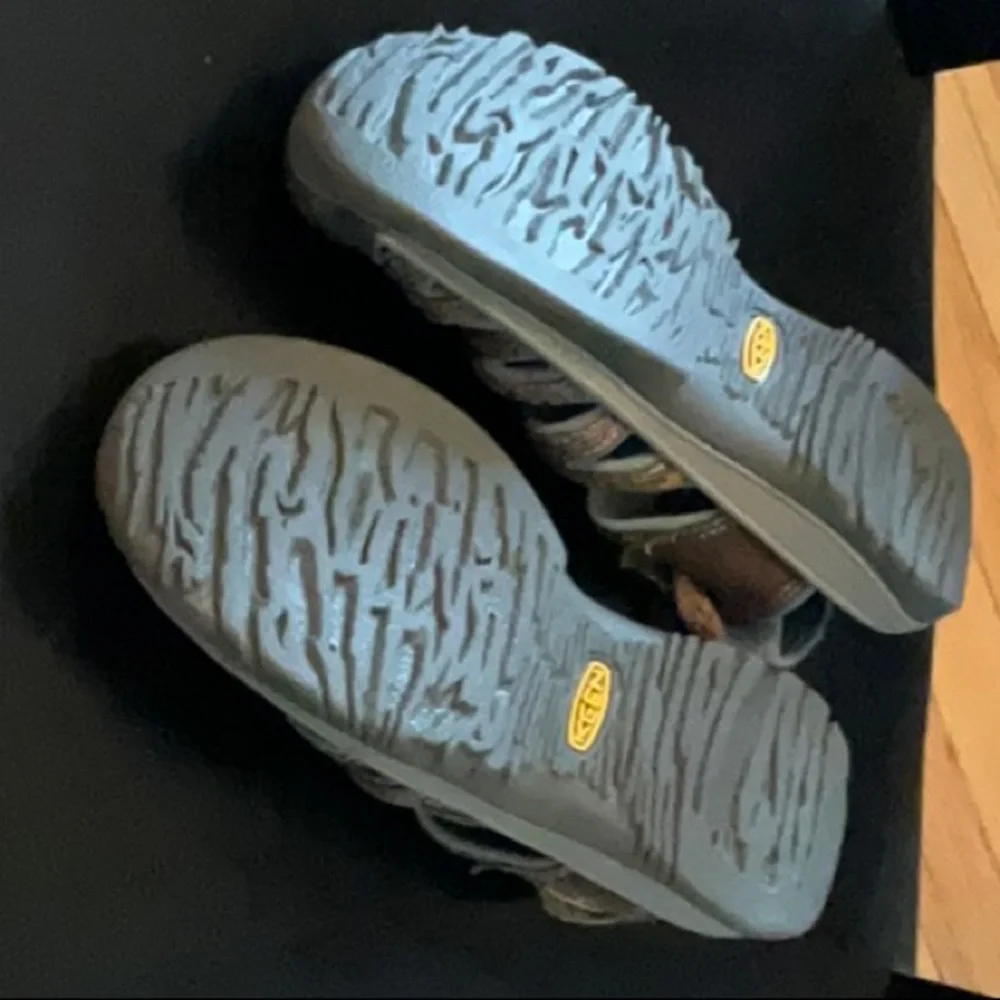 Women’s BROWN KEEN Whisper sandals

NEVER WORN - Picture 2 of 5